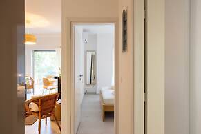 Renovated 2-bedroom Apt Near the Athenian Coast