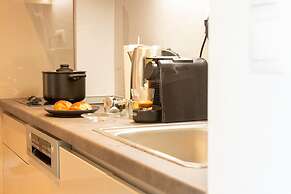 Renovated 2-bedroom Apt Near the Athenian Coast