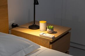 Renovated 2-bedroom Apt Near the Athenian Coast