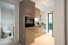 Renovated 2-bedroom Apt Near the Athenian Coast