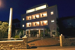 Anamar Apartments