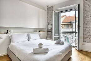 Modern Flat Near Historic Castle