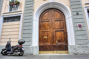 Modern Flat Near Historic Castle