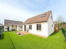 Charming Family Cottage With Garden