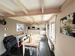 Charming Family Cottage With Garden