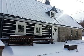 Dom Nad Wodospadem pod Snieznymi Kotlami