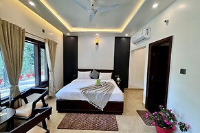 Moustache Select Naukuchiatal