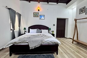 Moustache Select Naukuchiatal