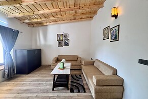 Moustache Select Naukuchiatal