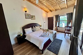 Moustache Select Naukuchiatal