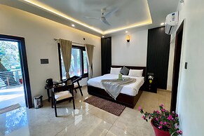 Moustache Select Naukuchiatal