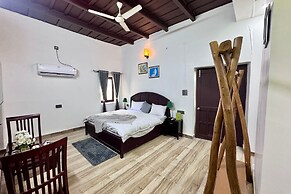 Moustache Select Naukuchiatal