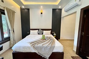 Moustache Select Naukuchiatal