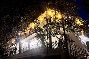 Moustache Select Naukuchiatal