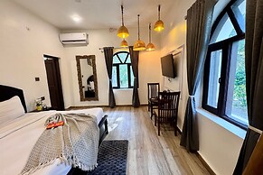 Moustache Select Naukuchiatal