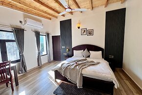 Moustache Select Naukuchiatal