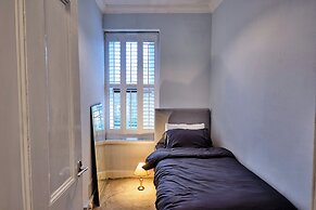 Charming Cardiff Home With Private Parking & Modern Amenities