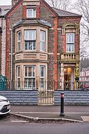 Charming Cardiff Home With Private Parking & Modern Amenities