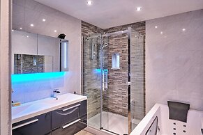 Charming Cardiff Home With Private Parking & Modern Amenities