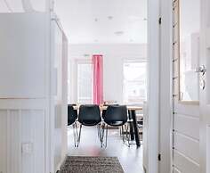 Spacious 3BR Apt. with Sauna