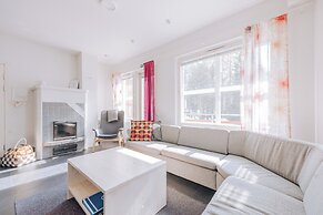 Spacious 3BR Apt. with Sauna