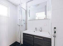 Spacious 3BR Apt. with Sauna