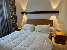 LIVELY HOTEL & Suites