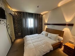 LIVELY HOTEL & Suites