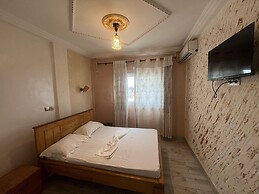 LIVELY HOTEL & Suites