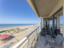 Apartment With Panoramic sea View in De Panne