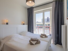 Apartment With Panoramic sea View in De Panne