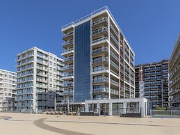 Apartment With Panoramic sea View in De Panne