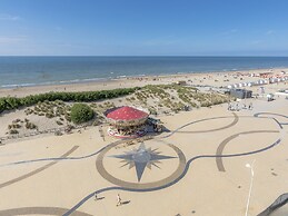 Apartment With Panoramic sea View in De Panne