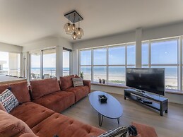 Apartment With Panoramic sea View in De Panne
