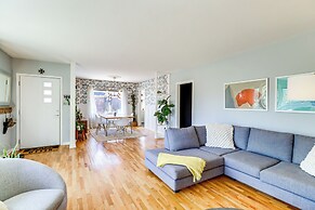 2 Mi to Dtwn: Family Gem w/ Outdoor Oasis in Reno