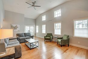 Walk to Front Beach: Dtwn Rockport Retreat!