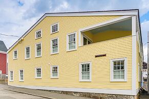 Walk to Front Beach: Dtwn Rockport Retreat!