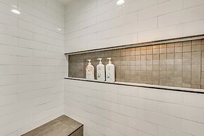 14 Mi to Pearl Street Mall: Erie Getaway