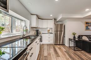 14 Mi to Pearl Street Mall: Erie Getaway