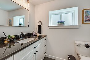 14 Mi to Pearl Street Mall: Erie Getaway