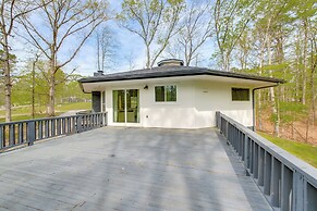 Golf Getaway w/ Pool Access Near Lake Catherine!