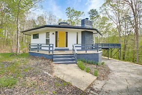 Golf Getaway w/ Pool Access Near Lake Catherine!