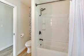 Golf Getaway w/ Pool Access Near Lake Catherine!