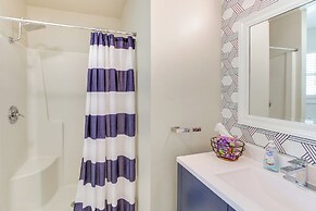 Golf Getaway w/ Pool Access Near Lake Catherine!