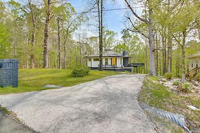 Golf Getaway w/ Pool Access Near Lake Catherine!