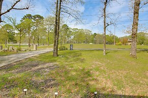 Golf Getaway w/ Pool Access Near Lake Catherine!