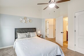 3 Mi to Dtwn: Townhome w/ Deck in Dover