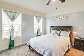 3 Mi to Dtwn: Townhome w/ Deck in Dover