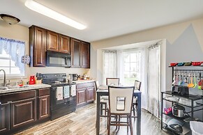 3 Mi to Dtwn: Townhome w/ Deck in Dover