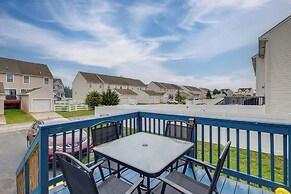 3 Mi to Dtwn: Townhome w/ Deck in Dover